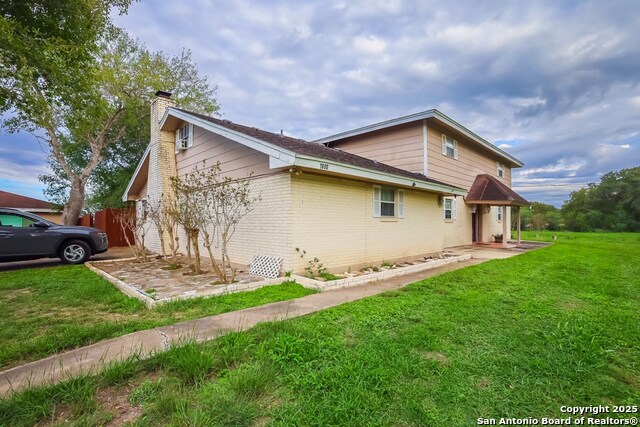 Listing photo id 1 for 1800 Jones