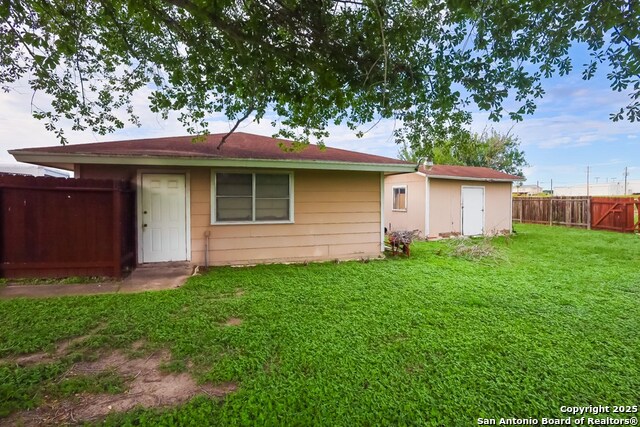 Listing photo id 4 for 1800 Jones
