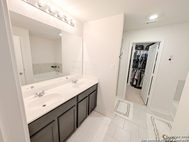 Listing photo id 9 for 14811 Goldfinch Way