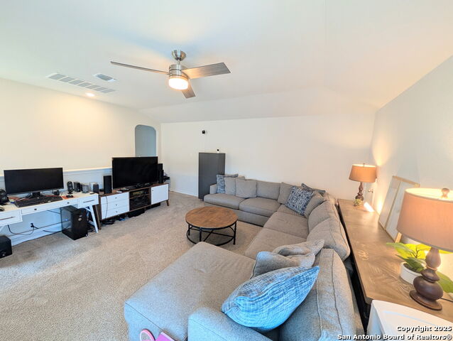 Listing photo id 12 for 14811 Goldfinch Way