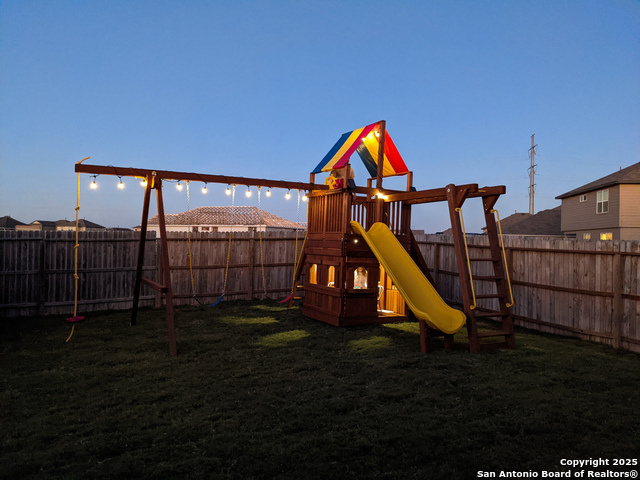 Listing photo id 23 for 14811 Goldfinch Way