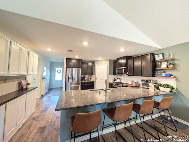 Listing photo id 4 for 14811 Goldfinch Way