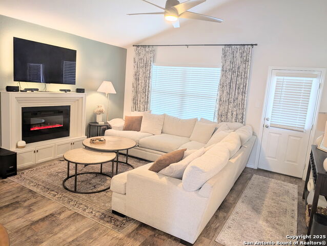 Listing photo id 6 for 14811 Goldfinch Way