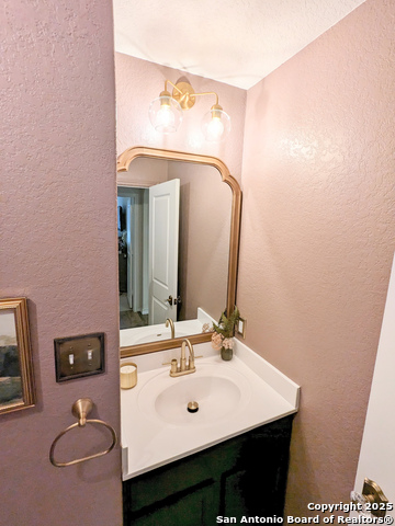 Listing photo id 7 for 14811 Goldfinch Way