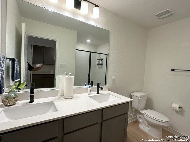 Listing photo id 16 for 14839 Vance Jackson 418