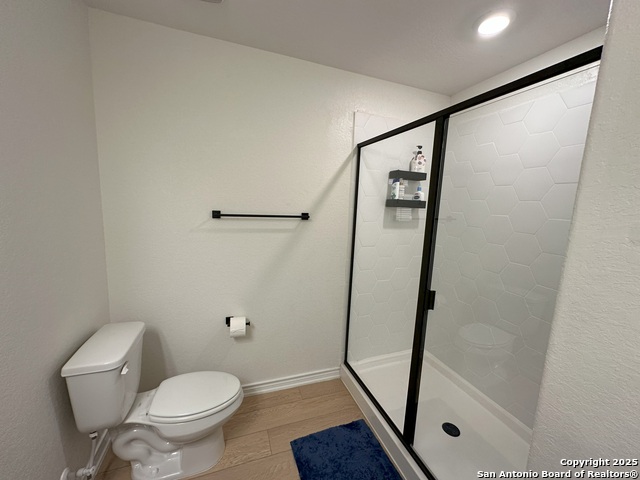 Listing photo id 17 for 14839 Vance Jackson 418