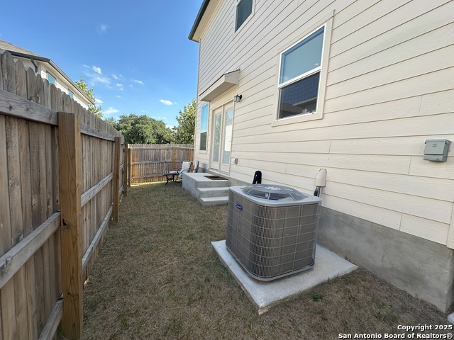 Listing photo id 18 for 14839 Vance Jackson 418