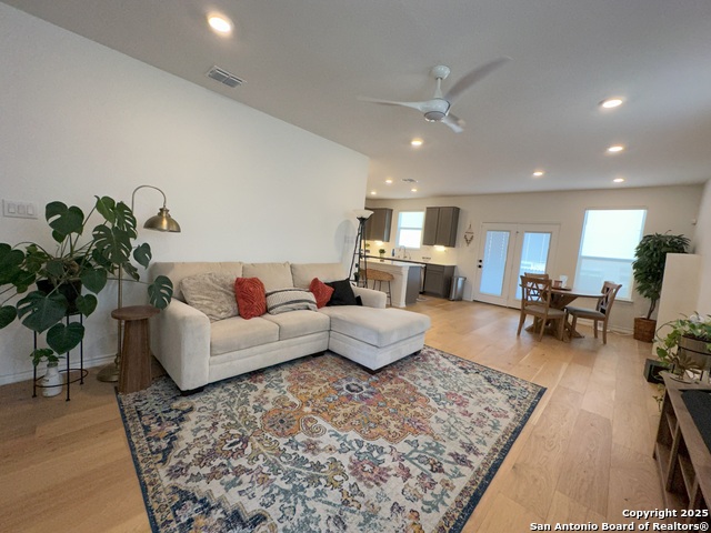 Listing photo id 1 for 14839 Vance Jackson 418