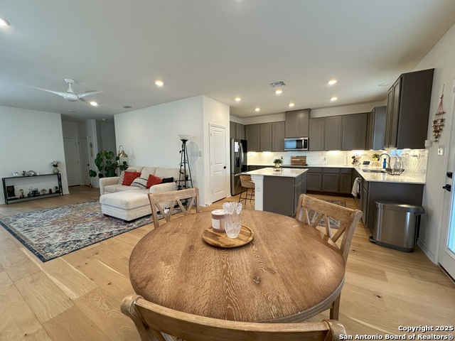 Listing photo id 2 for 14839 Vance Jackson 418