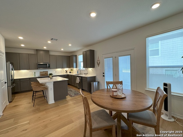 Listing photo id 3 for 14839 Vance Jackson 418
