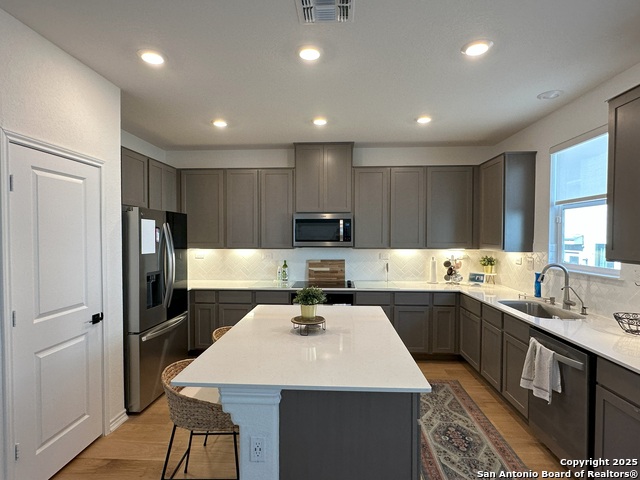 Listing photo id 4 for 14839 Vance Jackson 418