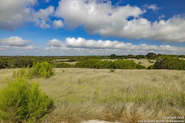 Listing photo id 3 for 9 Shapen Springs Rd N