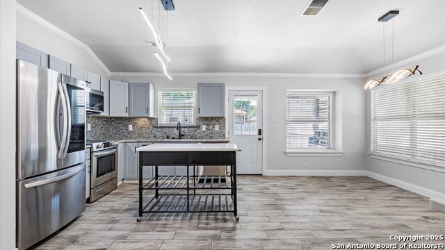 Listing photo id 8 for 5122 Stormy Dawn
