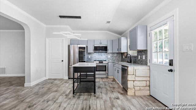 Listing photo id 9 for 5122 Stormy Dawn
