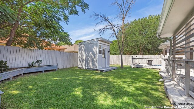 Listing photo id 24 for 5122 Stormy Dawn