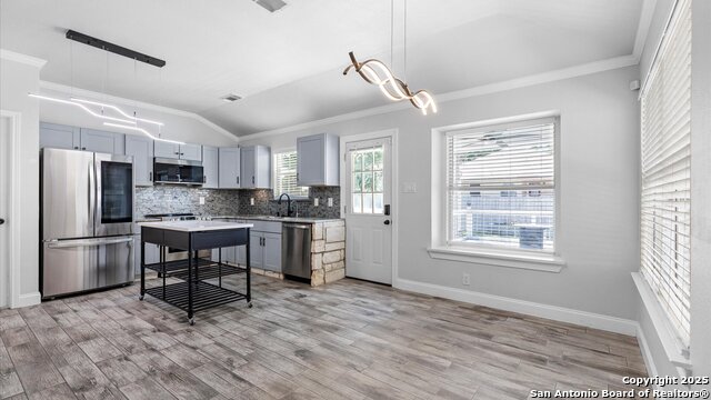 Listing photo id 7 for 5122 Stormy Dawn