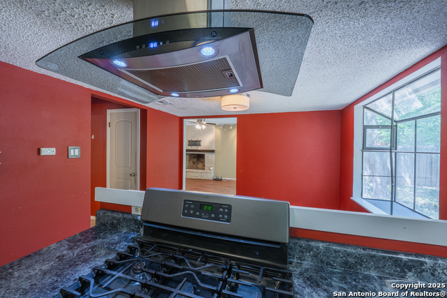 Listing photo id 11 for 5414 Timber Post