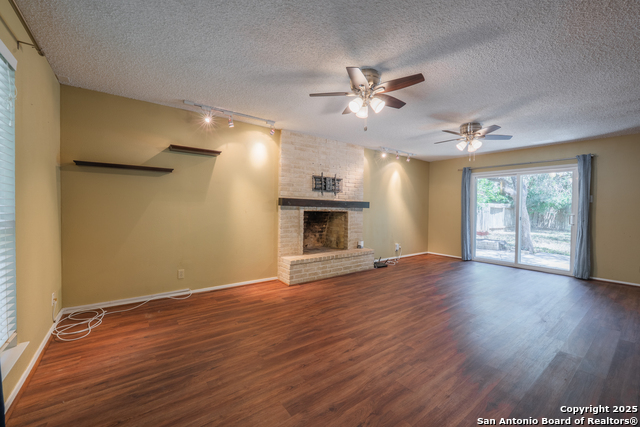 Listing photo id 14 for 5414 Timber Post