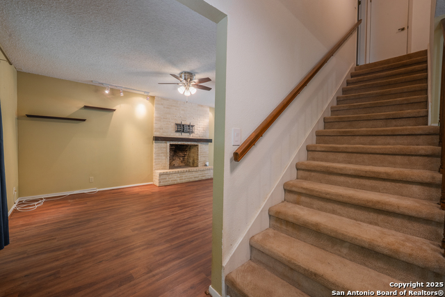 Listing photo id 15 for 5414 Timber Post