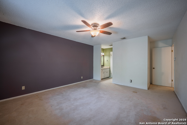 Listing photo id 16 for 5414 Timber Post