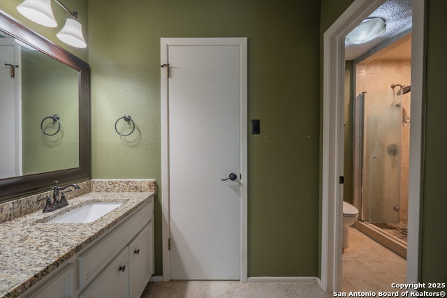 Listing photo id 17 for 5414 Timber Post