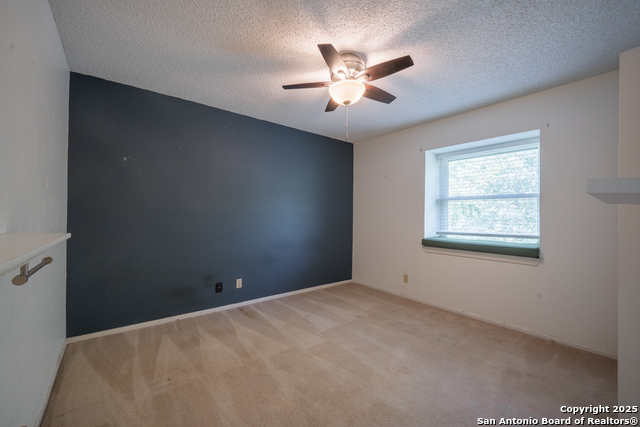 Listing photo id 22 for 5414 Timber Post