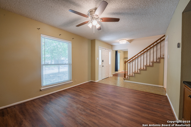 Listing photo id 4 for 5414 Timber Post