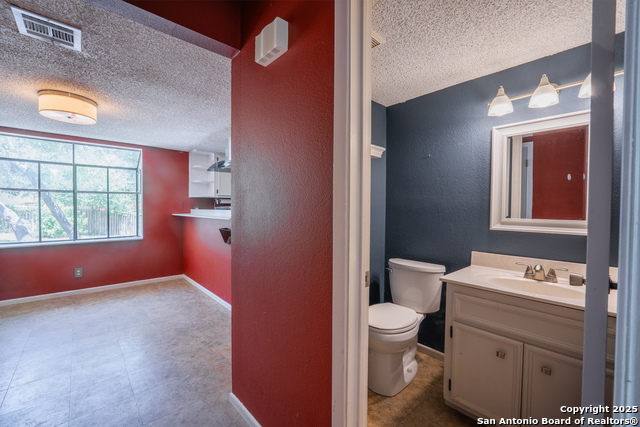 Listing photo id 6 for 5414 Timber Post