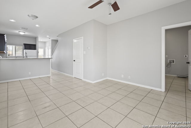 Listing photo id 9 for 6723 Utopia Hts