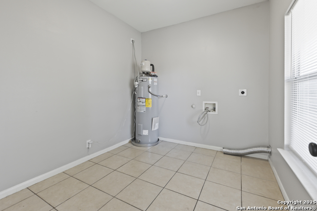 Listing photo id 11 for 6723 Utopia Hts