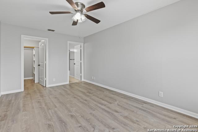 Listing photo id 12 for 6723 Utopia Hts