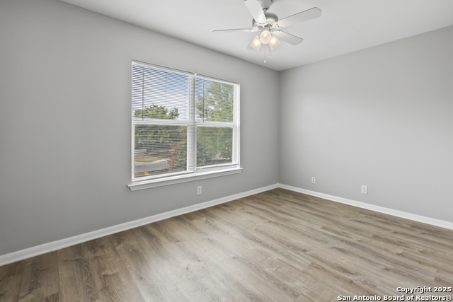 Listing photo id 17 for 6723 Utopia Hts