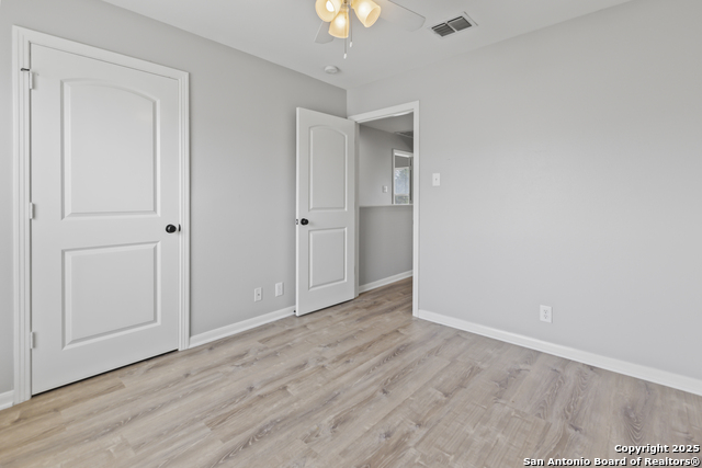 Listing photo id 23 for 6723 Utopia Hts
