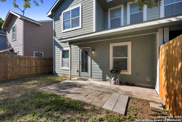 Listing photo id 25 for 6723 Utopia Hts