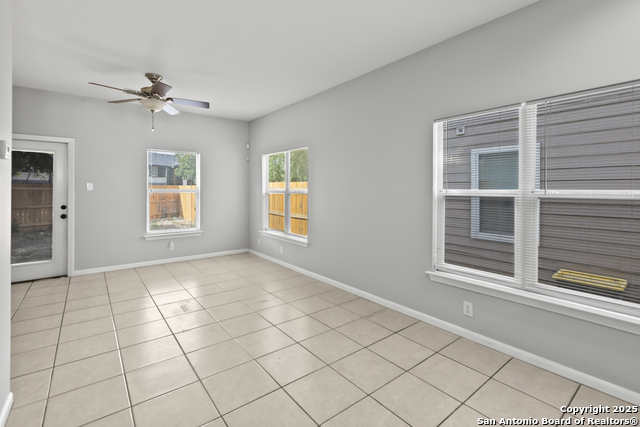 Listing photo id 6 for 6723 Utopia Hts