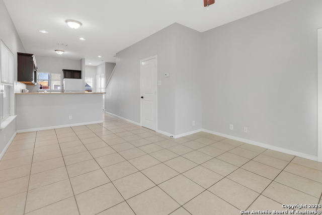 Listing photo id 7 for 6723 Utopia Hts