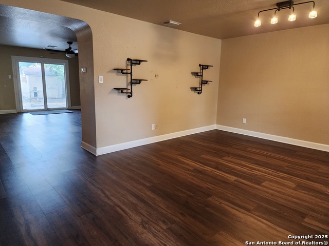 Image 3 of 50 For 406 Bluegrass Creek