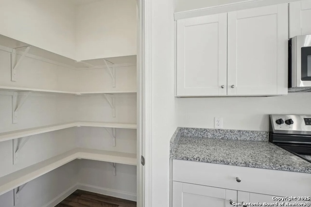 Image 11 of 21 For 7203 King Bend