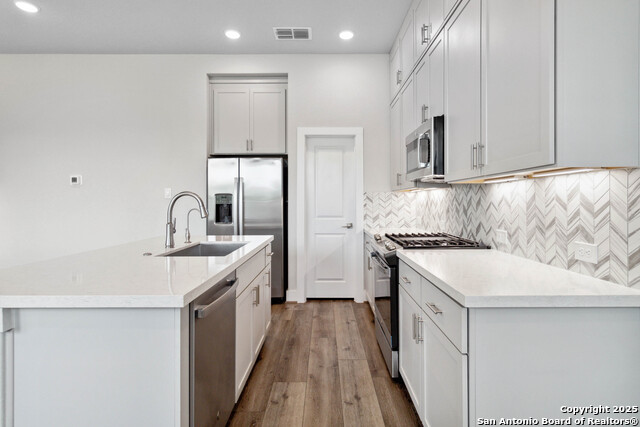 Image 12 of 34 For 8851 Oakland Rd  39