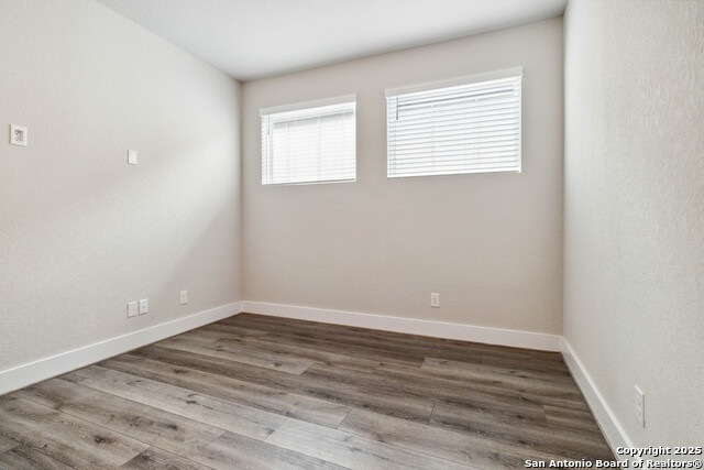 Image 17 of 34 For 8851 Oakland Rd  39