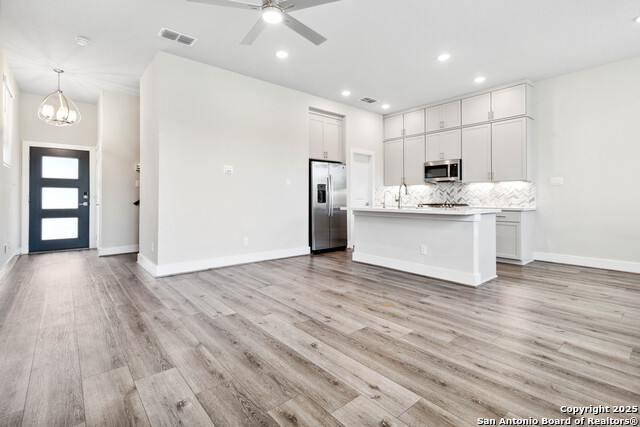 Image 4 of 34 For 8851 Oakland Rd  39