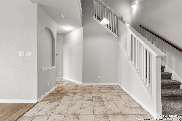 Image 10 of 35 For 8220 Robin Gate