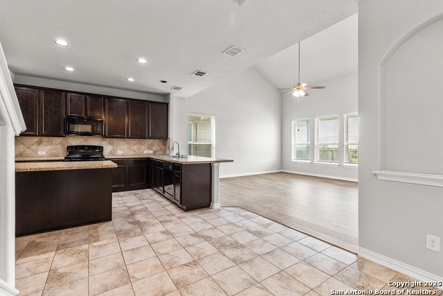 Image 12 of 35 For 8220 Robin Gate