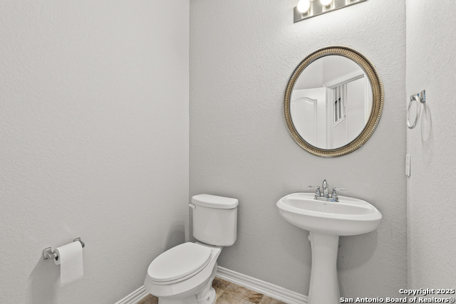 Image 16 of 35 For 8220 Robin Gate