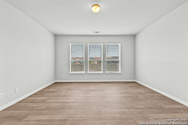 Image 17 of 35 For 8220 Robin Gate