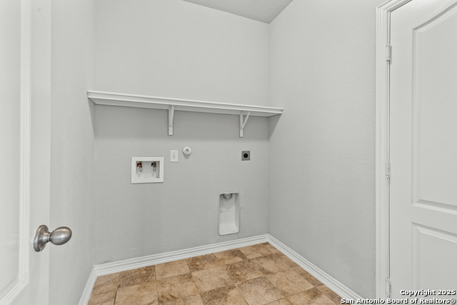Image 33 of 35 For 8220 Robin Gate