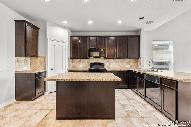 Image 9 of 35 For 8220 Robin Gate