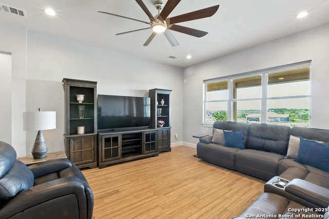 Image 10 of 34 For 450 Peck