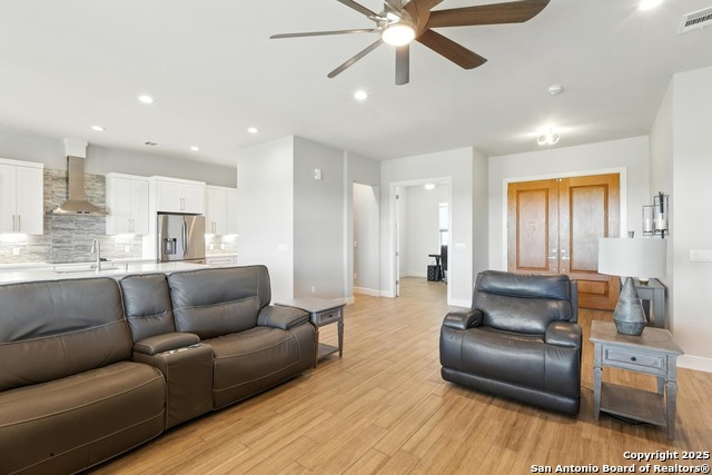 Image 11 of 34 For 450 Peck