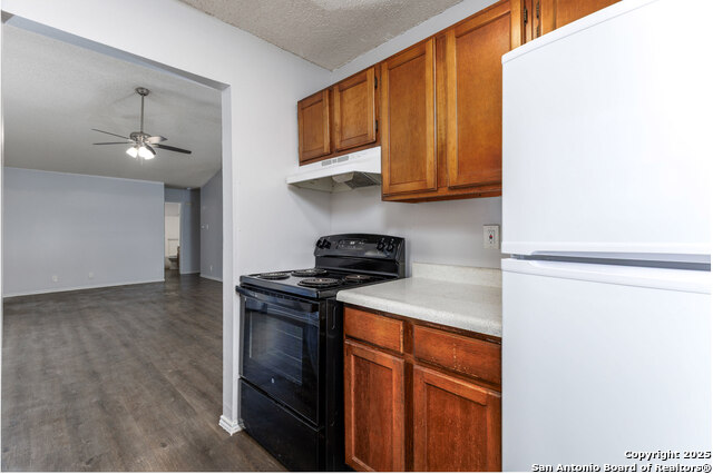 Image 15 of 19 For 5234 Meadow Rise